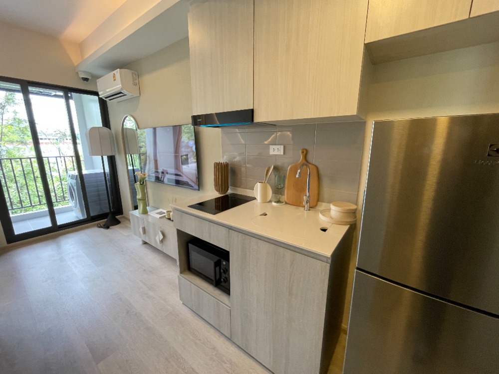 For SaleCondoRama9, Petchburi, RCA : Condo for sale, Cobb Ratchada-Rama 9, 4th floor, usable area 24.50 sq m, studio room, 1 bedroom, 1 bathroom, new lifestyle condo, fully furnished room, located in the heart of the business district. Ratchada-Rama 9 area on Thiam Ruam Mit Road, near MRT Cu