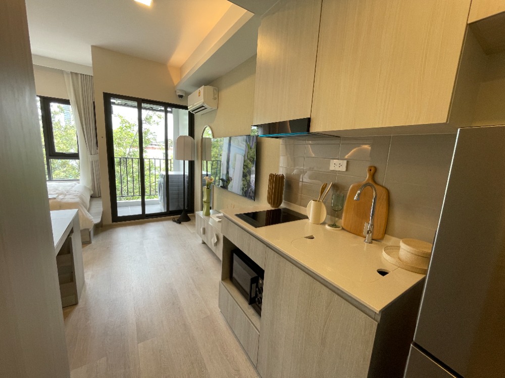For SaleCondoRama9, Petchburi, RCA : Condo for sale, Cobb Ratchada-Rama 9, 4th floor, usable area 24.50 sq m, studio room, 1 bedroom, 1 bathroom, new lifestyle condo, fully furnished room, located in the heart of the business district. Ratchada-Rama 9 area on Thiam Ruam Mit Road, near MRT Cu