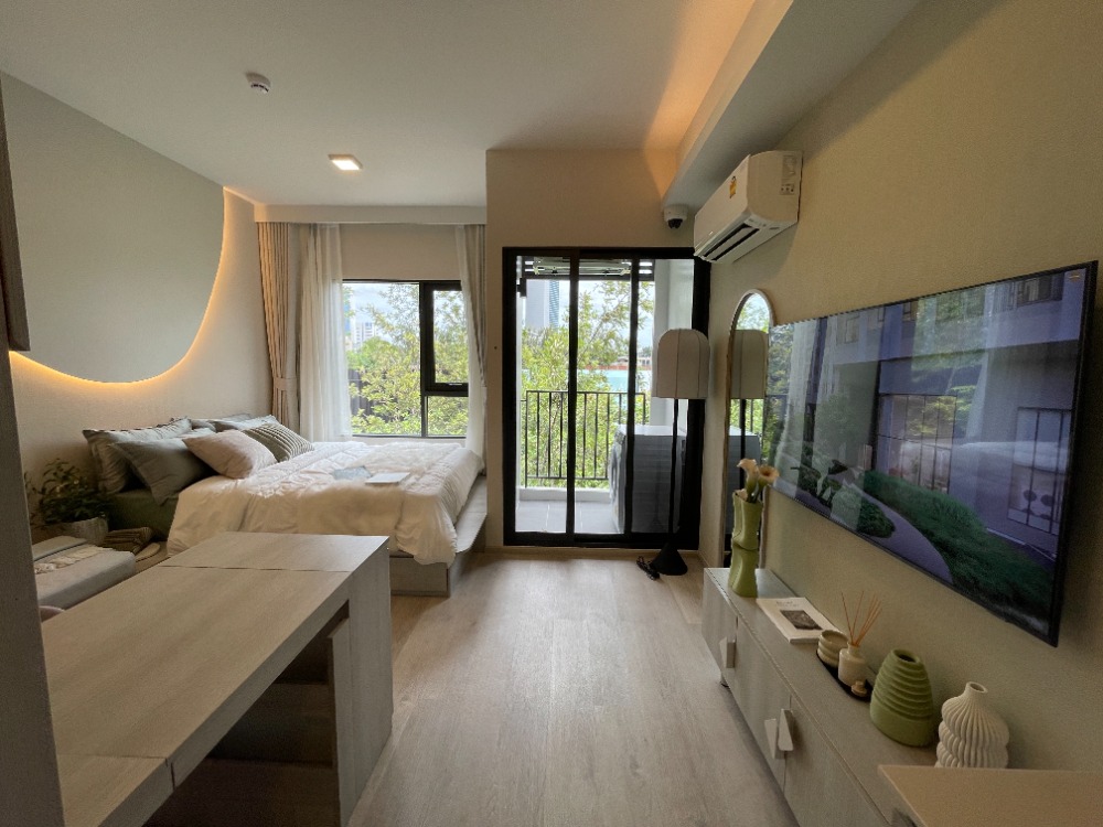 For SaleCondoRama9, Petchburi, RCA : Condo for sale, Cobb Ratchada-Rama 9, 4th floor, usable area 24.50 sq m, studio room, 1 bedroom, 1 bathroom, new lifestyle condo, fully furnished room, located in the heart of the business district. Ratchada-Rama 9 area on Thiam Ruam Mit Road, near MRT Cu