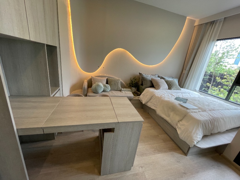 For SaleCondoRama9, Petchburi, RCA : Condo for sale, Cobb Ratchada-Rama 9, 4th floor, usable area 24.50 sq m, studio room, 1 bedroom, 1 bathroom, new lifestyle condo, fully furnished room, located in the heart of the business district. Ratchada-Rama 9 area on Thiam Ruam Mit Road, near MRT Cu