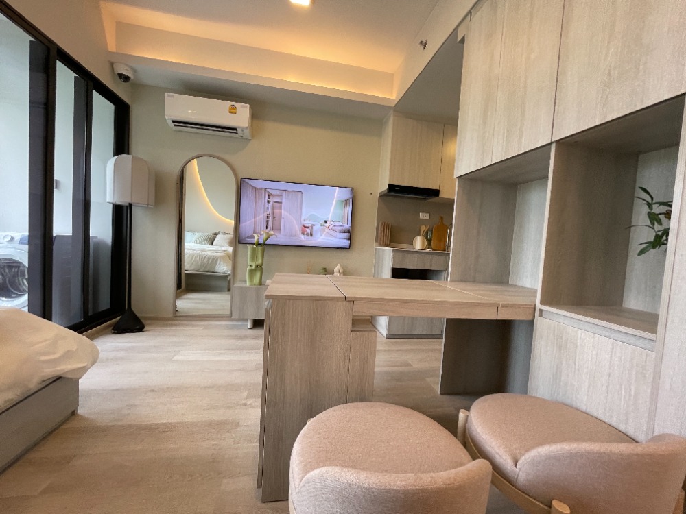 For SaleCondoRama9, Petchburi, RCA : Condo for sale, Cobb Ratchada-Rama 9, 4th floor, usable area 24.50 sq m, studio room, 1 bedroom, 1 bathroom, new lifestyle condo, fully furnished room, located in the heart of the business district. Ratchada-Rama 9 area on Thiam Ruam Mit Road, near MRT Cu
