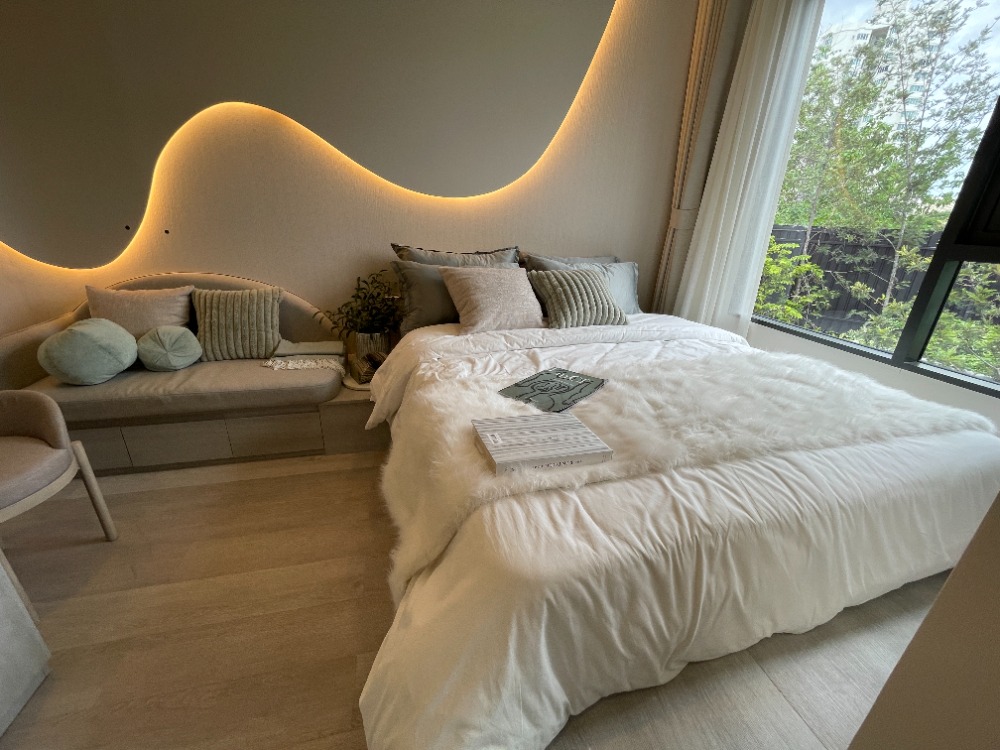 For SaleCondoRama9, Petchburi, RCA : Condo for sale, Cobb Ratchada-Rama 9, 4th floor, usable area 24.50 sq m, studio room, 1 bedroom, 1 bathroom, new lifestyle condo, fully furnished room, located in the heart of the business district. Ratchada-Rama 9 area on Thiam Ruam Mit Road, near MRT Cu