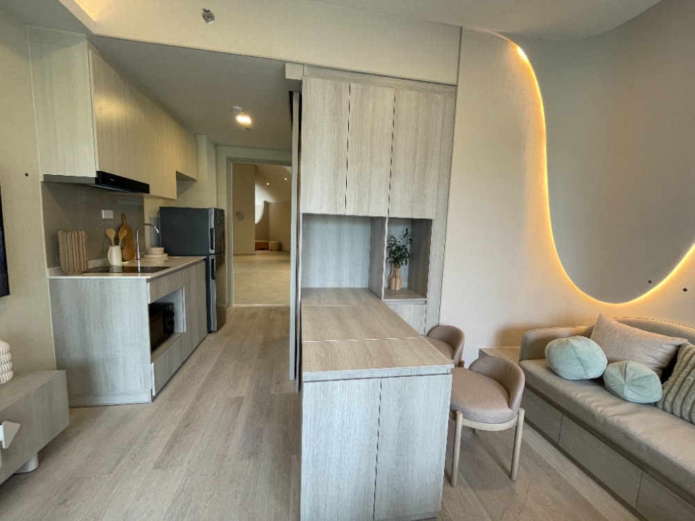 For SaleCondoRama9, Petchburi, RCA : Condo for sale, Cobb Ratchada-Rama 9, 4th floor, usable area 24.50 sq m, studio room, 1 bedroom, 1 bathroom, new lifestyle condo, fully furnished room, located in the heart of the business district. Ratchada-Rama 9 area on Thiam Ruam Mit Road, near MRT Cu