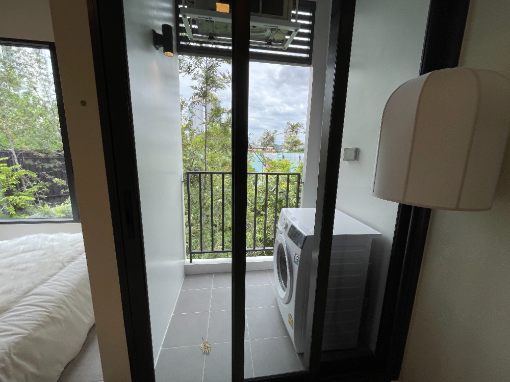 For SaleCondoRama9, Petchburi, RCA : Condo for sale, Cobb Ratchada-Rama 9, 4th floor, usable area 24.50 sq m, studio room, 1 bedroom, 1 bathroom, new lifestyle condo, fully furnished room, located in the heart of the business district. Ratchada-Rama 9 area on Thiam Ruam Mit Road, near MRT Cu