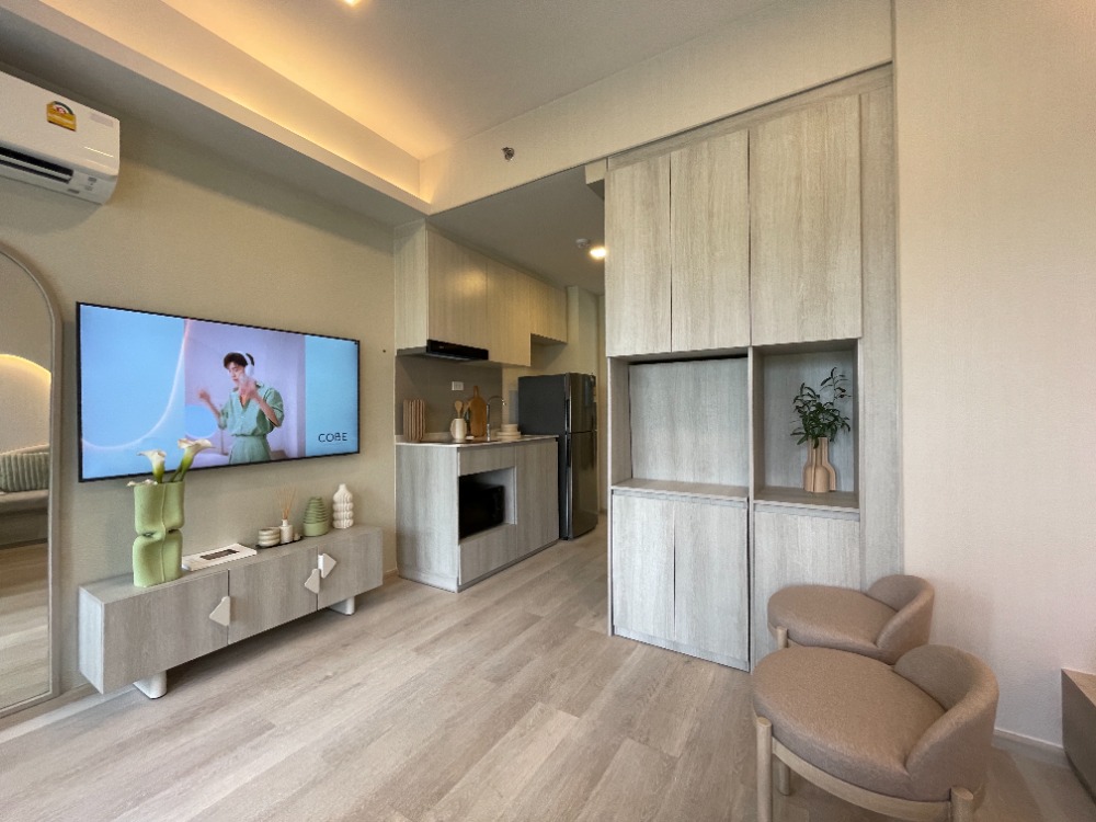 For SaleCondoRama9, Petchburi, RCA : Condo for sale, Cobb Ratchada-Rama 9, 4th floor, usable area 24.50 sq m, studio room, 1 bedroom, 1 bathroom, new lifestyle condo, fully furnished room, located in the heart of the business district. Ratchada-Rama 9 area on Thiam Ruam Mit Road, near MRT Cu