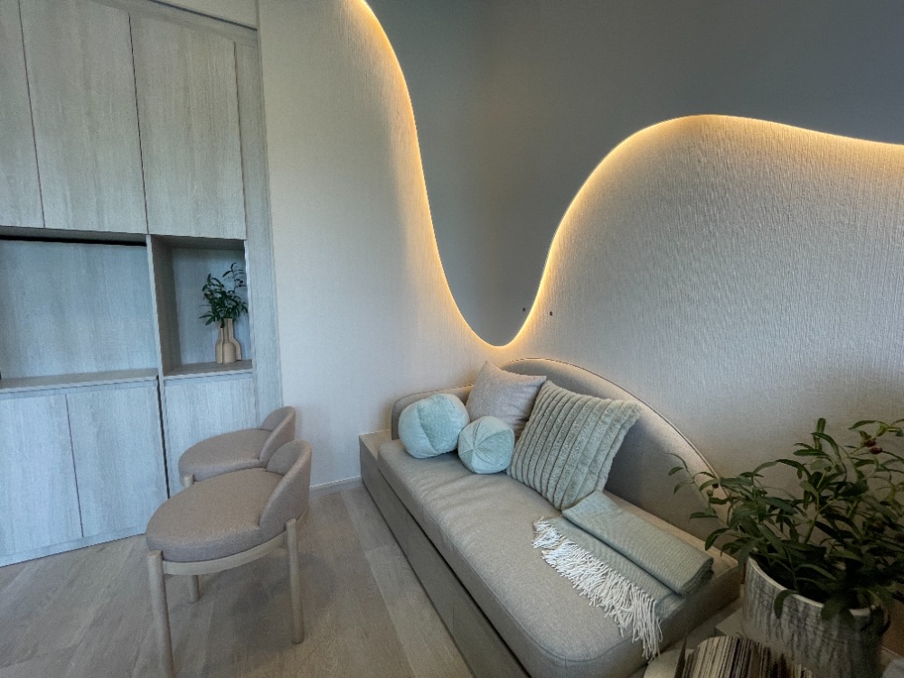 For SaleCondoRama9, Petchburi, RCA : Condo for sale, Cobb Ratchada-Rama 9, 4th floor, usable area 24.50 sq m, studio room, 1 bedroom, 1 bathroom, new lifestyle condo, fully furnished room, located in the heart of the business district. Ratchada-Rama 9 area on Thiam Ruam Mit Road, near MRT Cu