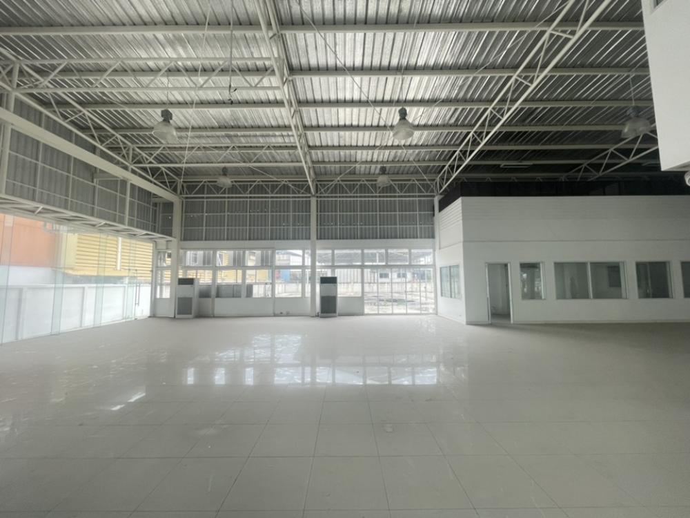 For SaleShowroomWongwianyai, Charoennakor : Car showroom for sales, location on the Thonburi side On more than 1 rai of land