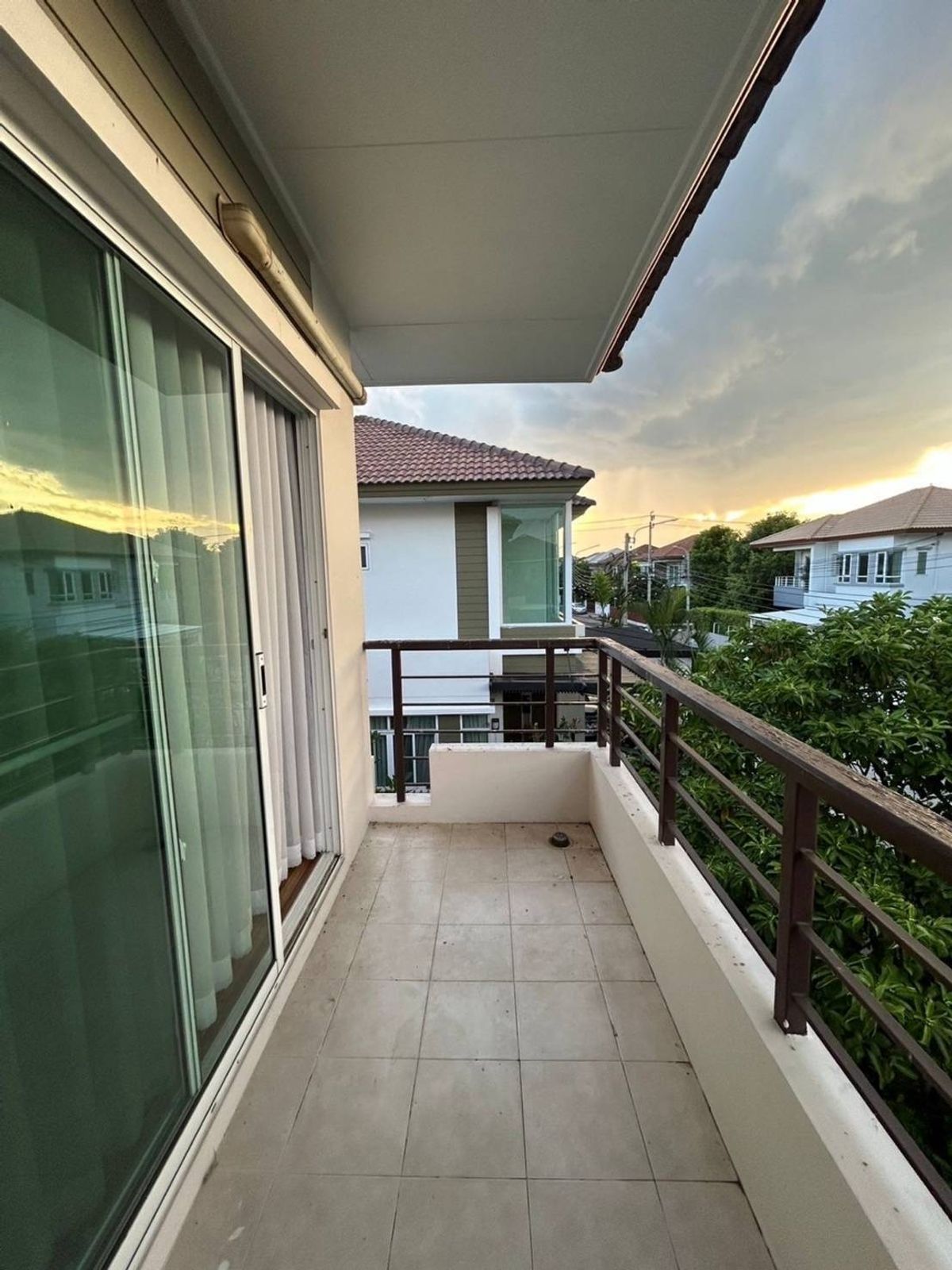 ให้เช่าบ้านนวมินทร์ รามอินทรา : ให้เช่าบ้านเดี่ยว สราญสิริ รามอินทรา 2 ใกล้ บิ๊กซี เลียบคลองสอง เพียง 6 นาที