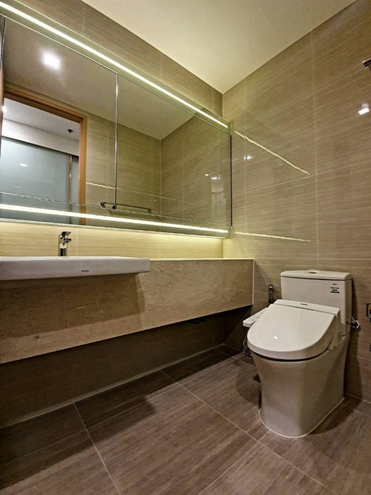 For RentCondoSukhumvit, Asoke, Thonglor : Condo for rent , 1 bedroom, corner room, 17th floor, area 44 sq m.