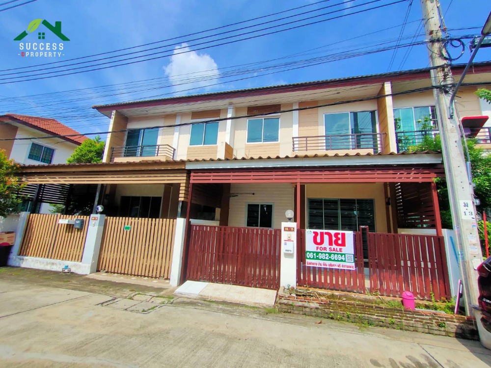 ขายทาวน์โฮมมีนบุรี-ร่มเกล้า : ขายทาวน์เฮ้าส์ ม.เต็มสิริ วิลล่า มีนบุรี-เลียบวารี 4 ห้องนอน 2 ห้องน้ำ สภาพดีต่อเติมพร้อมอยู่ ทำเลดีติดถนนเลียบวารี (คู้ขวา) เข้าออกสะดวก