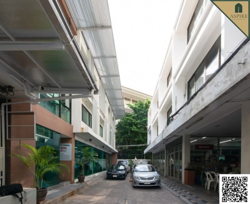 For SaleLandSukhumvit, Asoke, Thonglor : [For Sale] Land with 3-Storey Commercial buildings, 10 Booths, 145 Sq.wa., in Soi Sukhumvit, Near BTS Ekamai