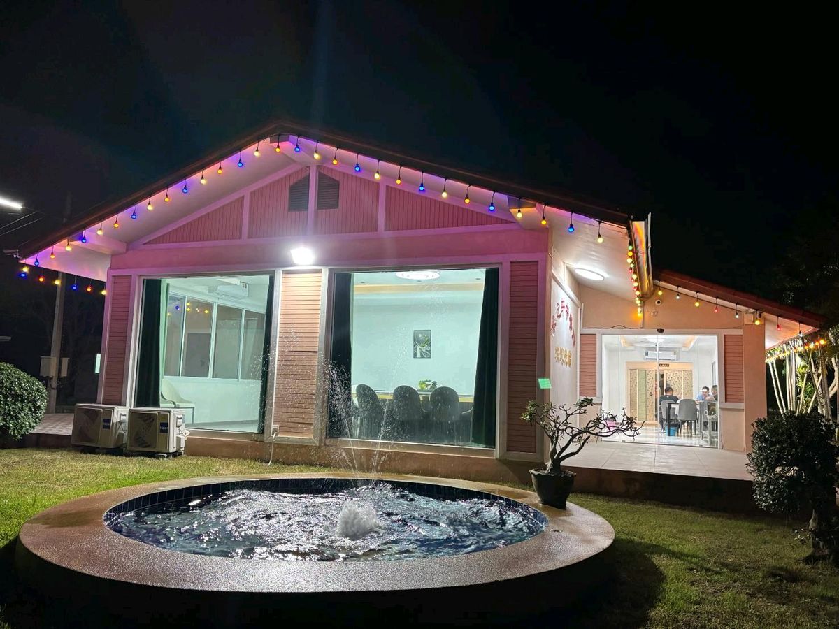 For SaleHouseRayong : Land for sale, size 6 rai, next to the factory. BYD has a water system and has a large champagne tank to support bile in the year. Next to the main road, good electricity, very convenient. Call 0945169999 Now there r restaurant rent,there re a lot of area