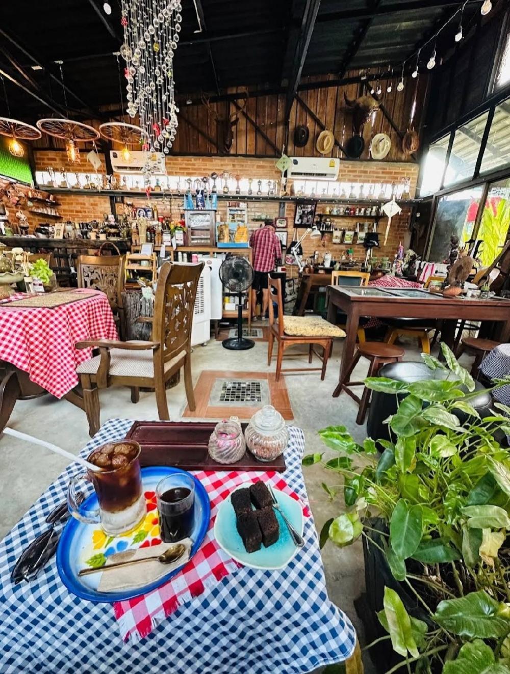 For SaleLandChiang Mai : For Sell‼️The land with houses and cafes next to the Ping River.