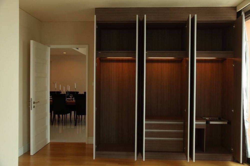 ขายคอนโดสุขุมวิท อโศก ทองหล่อ : 📢👇คอนโดเลี้ยงสัตว์ได้! หายากมาก! คอนโด 3 ห้องนอน ใกล้สวนเบญจกิติ และย่าน Em District