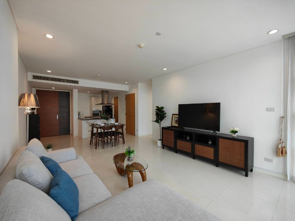For RentCondoSukhumvit, Asoke, Thonglor : [pet friendly] Fullerton Sukhumvit newly renovated unit near BTS Ekkamai