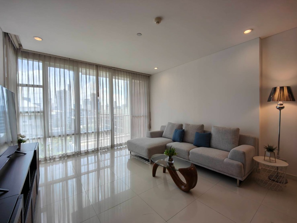 For RentCondoSukhumvit, Asoke, Thonglor : [pet friendly] Fullerton Sukhumvit newly renovated unit near BTS Ekkamai