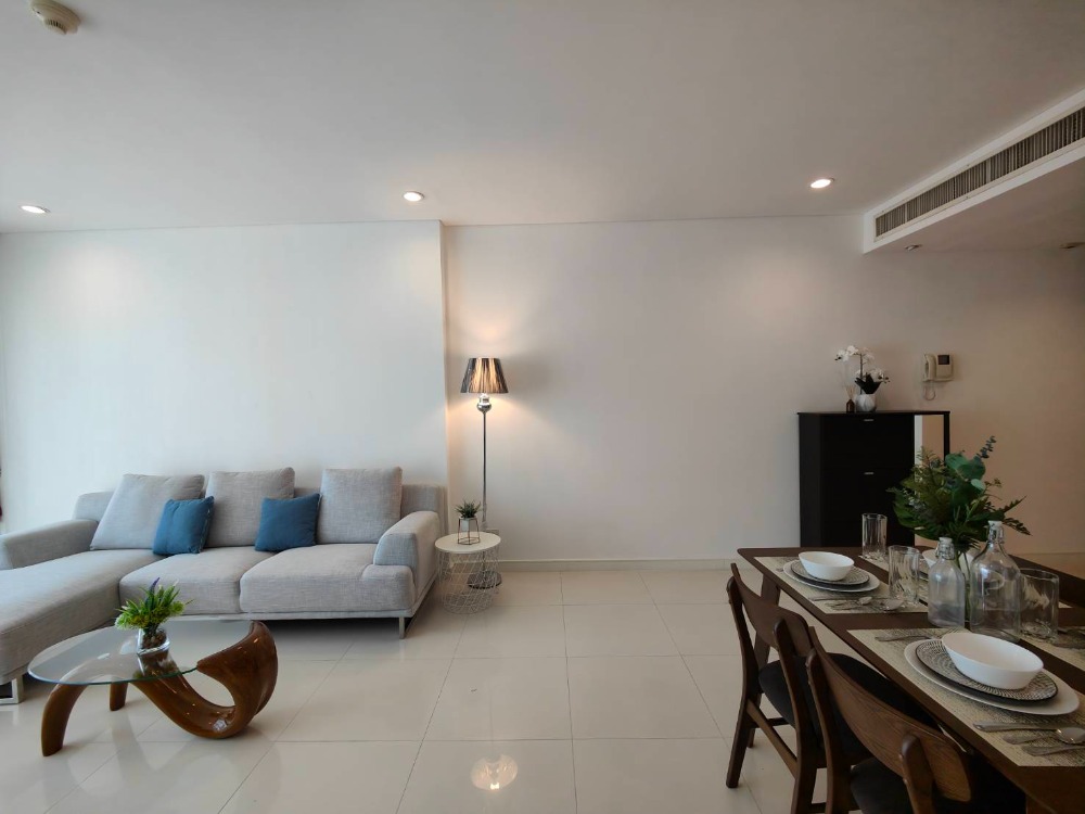 For RentCondoSukhumvit, Asoke, Thonglor : [pet friendly] Fullerton Sukhumvit newly renovated unit near BTS Ekkamai