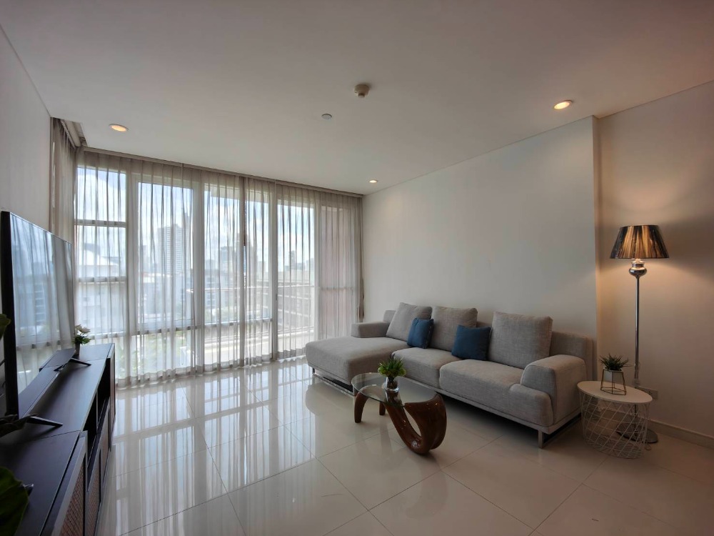 For RentCondoSukhumvit, Asoke, Thonglor : [pet friendly] Fullerton Sukhumvit newly renovated unit near BTS Ekkamai