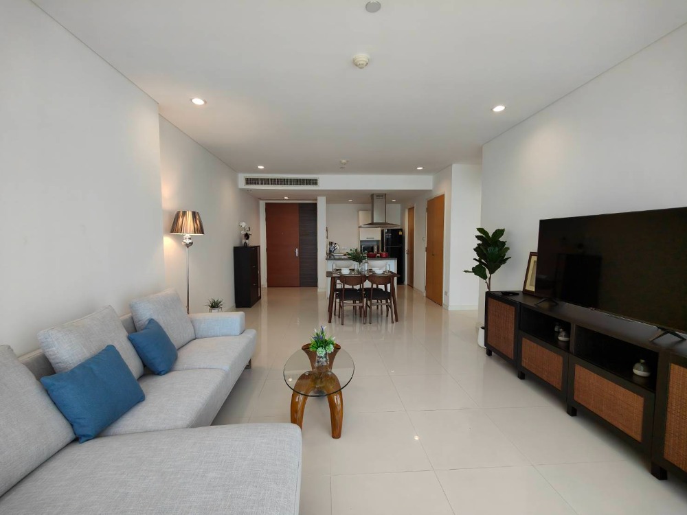 For RentCondoSukhumvit, Asoke, Thonglor : [pet friendly] Fullerton Sukhumvit newly renovated unit near BTS Ekkamai