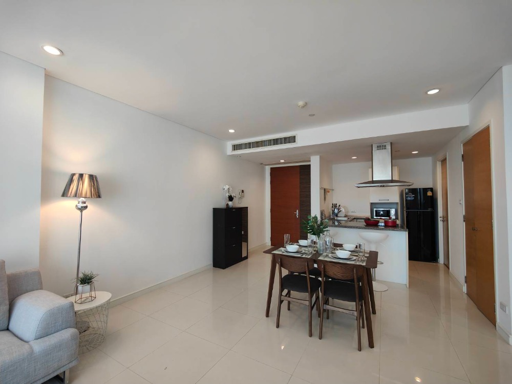 For RentCondoSukhumvit, Asoke, Thonglor : [pet friendly] Fullerton Sukhumvit newly renovated unit near BTS Ekkamai