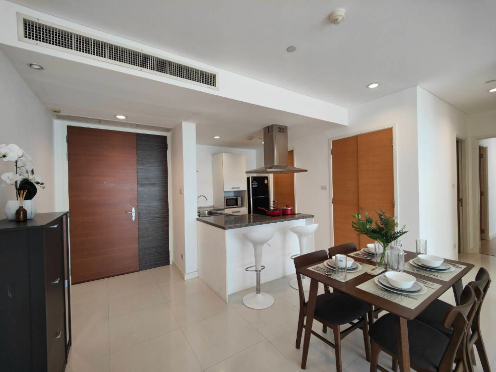 For RentCondoSukhumvit, Asoke, Thonglor : [pet friendly] Fullerton Sukhumvit newly renovated unit near BTS Ekkamai