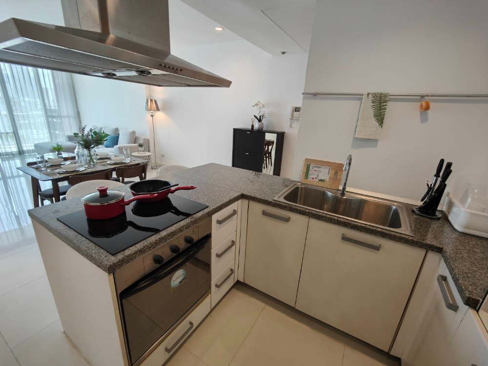 For RentCondoSukhumvit, Asoke, Thonglor : [pet friendly] Fullerton Sukhumvit newly renovated unit near BTS Ekkamai