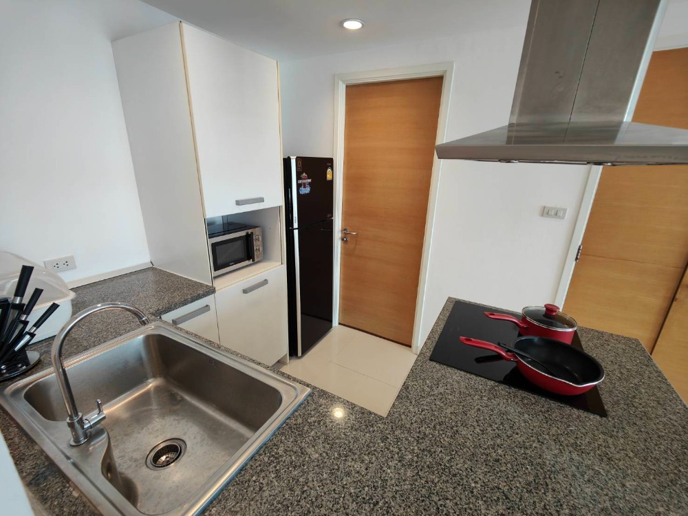 For RentCondoSukhumvit, Asoke, Thonglor : [pet friendly] Fullerton Sukhumvit newly renovated unit near BTS Ekkamai