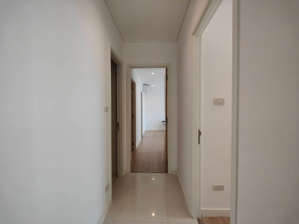 For RentCondoSukhumvit, Asoke, Thonglor : [pet friendly] Fullerton Sukhumvit newly renovated unit near BTS Ekkamai