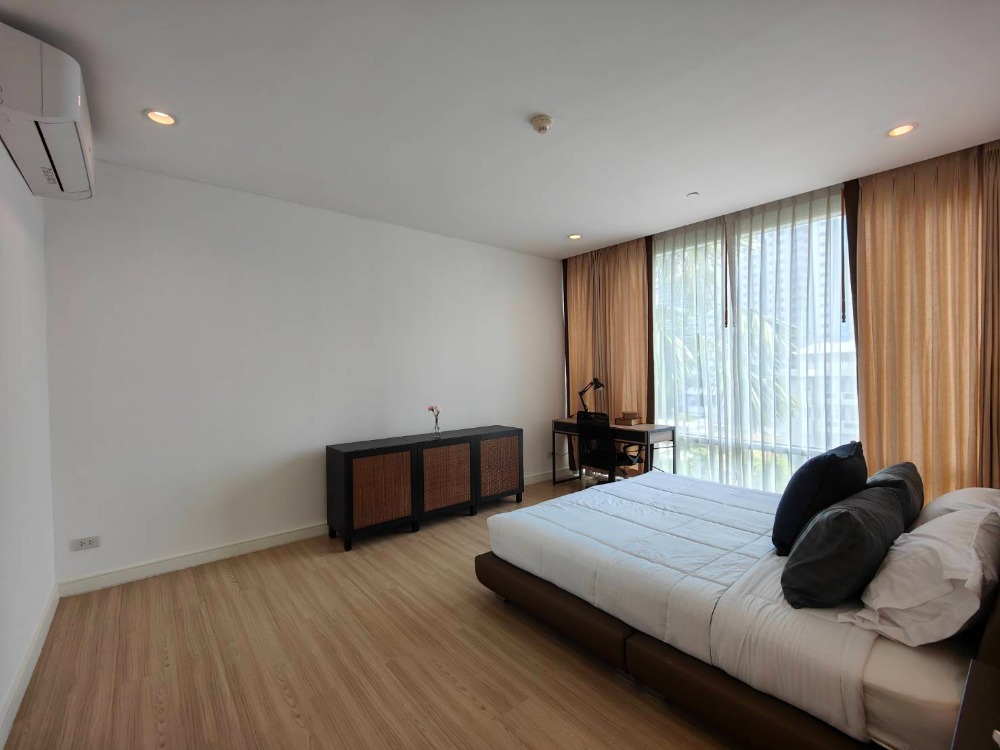 For RentCondoSukhumvit, Asoke, Thonglor : [pet friendly] Fullerton Sukhumvit newly renovated unit near BTS Ekkamai