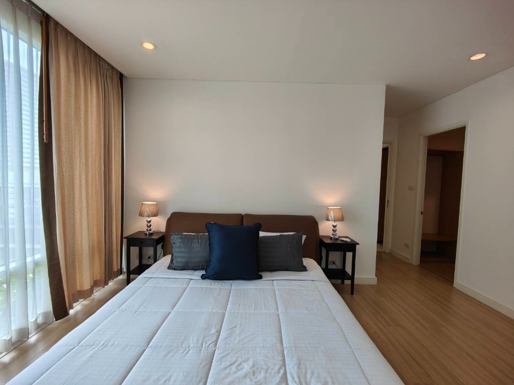 For RentCondoSukhumvit, Asoke, Thonglor : [pet friendly] Fullerton Sukhumvit newly renovated unit near BTS Ekkamai