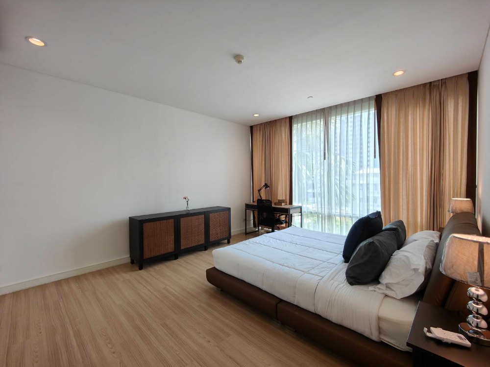 For RentCondoSukhumvit, Asoke, Thonglor : [pet friendly] Fullerton Sukhumvit newly renovated unit near BTS Ekkamai