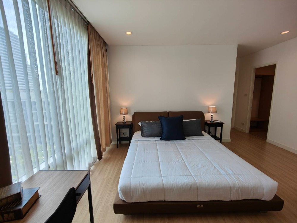 For RentCondoSukhumvit, Asoke, Thonglor : [pet friendly] Fullerton Sukhumvit newly renovated unit near BTS Ekkamai