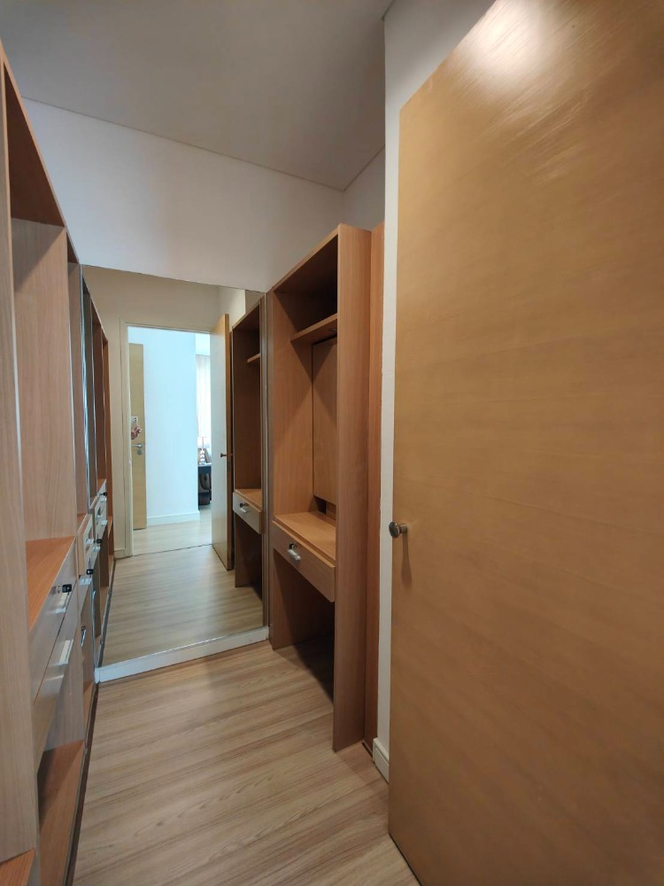 For RentCondoSukhumvit, Asoke, Thonglor : [pet friendly] Fullerton Sukhumvit newly renovated unit near BTS Ekkamai