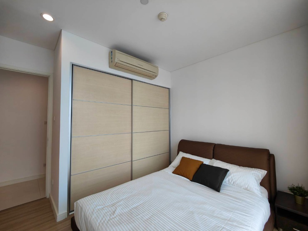 For RentCondoSukhumvit, Asoke, Thonglor : [pet friendly] Fullerton Sukhumvit newly renovated unit near BTS Ekkamai