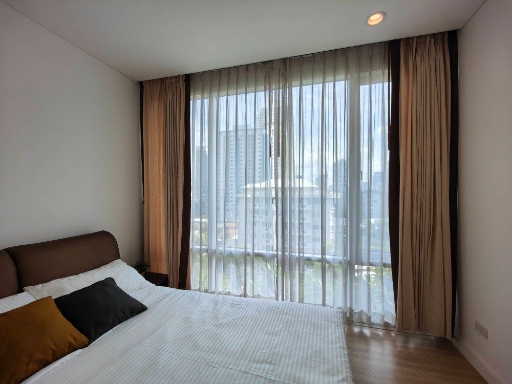 For RentCondoSukhumvit, Asoke, Thonglor : [pet friendly] Fullerton Sukhumvit newly renovated unit near BTS Ekkamai