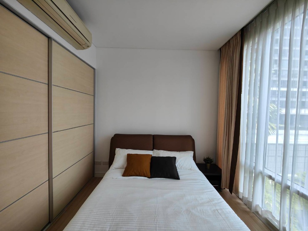 For RentCondoSukhumvit, Asoke, Thonglor : [pet friendly] Fullerton Sukhumvit newly renovated unit near BTS Ekkamai