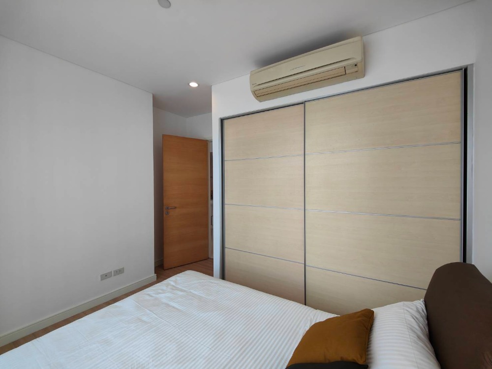 For RentCondoSukhumvit, Asoke, Thonglor : [pet friendly] Fullerton Sukhumvit newly renovated unit near BTS Ekkamai