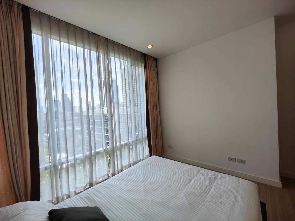 For RentCondoSukhumvit, Asoke, Thonglor : [pet friendly] Fullerton Sukhumvit newly renovated unit near BTS Ekkamai