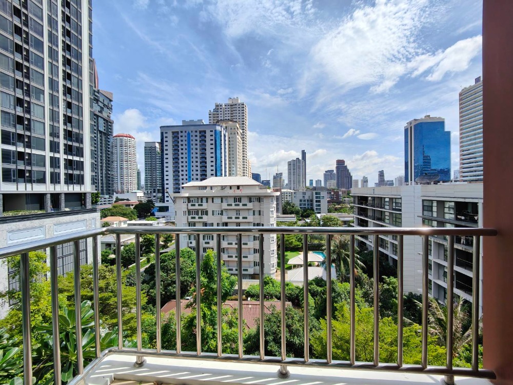 For RentCondoSukhumvit, Asoke, Thonglor : [pet friendly] Fullerton Sukhumvit newly renovated unit near BTS Ekkamai