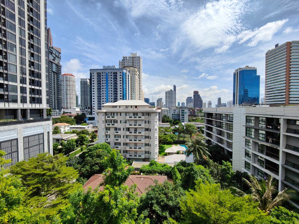 For RentCondoSukhumvit, Asoke, Thonglor : [pet friendly] Fullerton Sukhumvit newly renovated unit near BTS Ekkamai