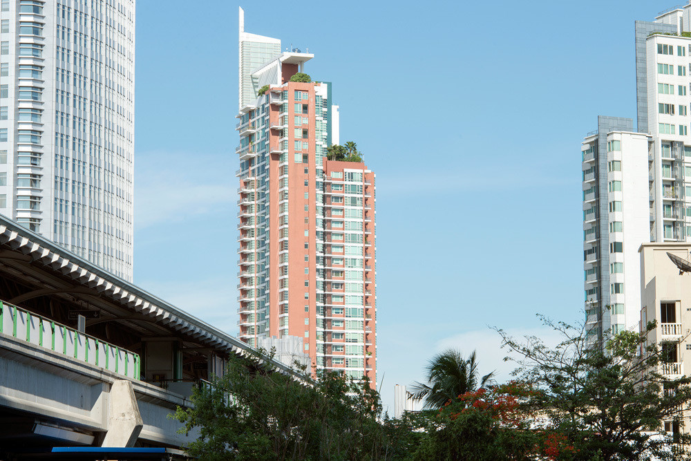 For RentCondoSukhumvit, Asoke, Thonglor : [pet friendly] Fullerton Sukhumvit newly renovated unit near BTS Ekkamai