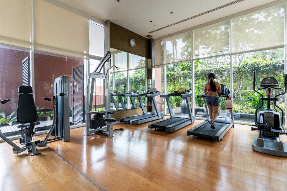 For RentCondoSukhumvit, Asoke, Thonglor : [pet friendly] Fullerton Sukhumvit newly renovated unit near BTS Ekkamai