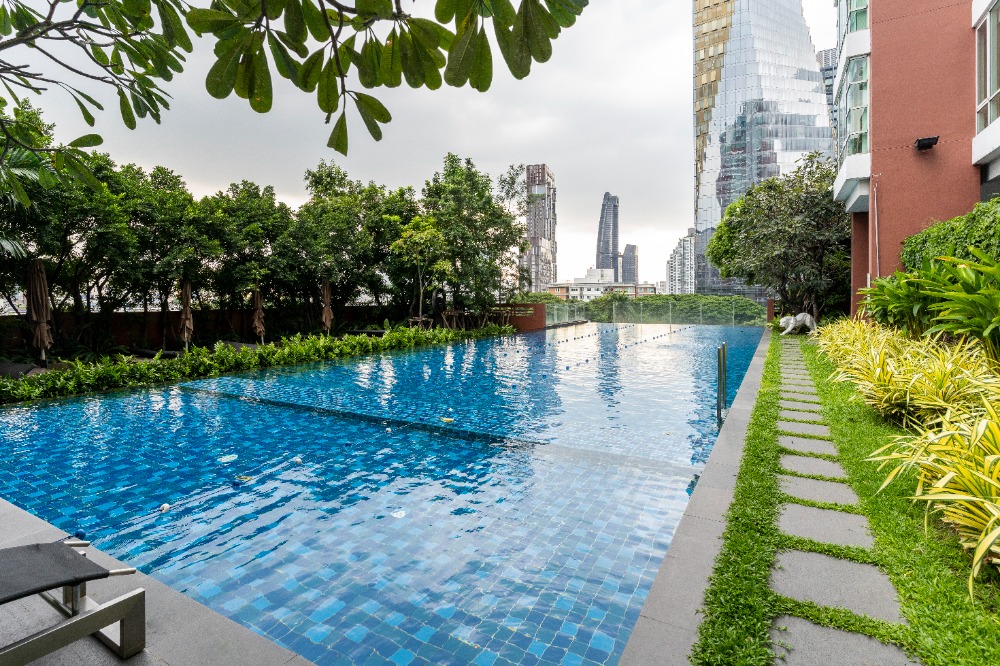 For RentCondoSukhumvit, Asoke, Thonglor : [pet friendly] Fullerton Sukhumvit newly renovated unit near BTS Ekkamai