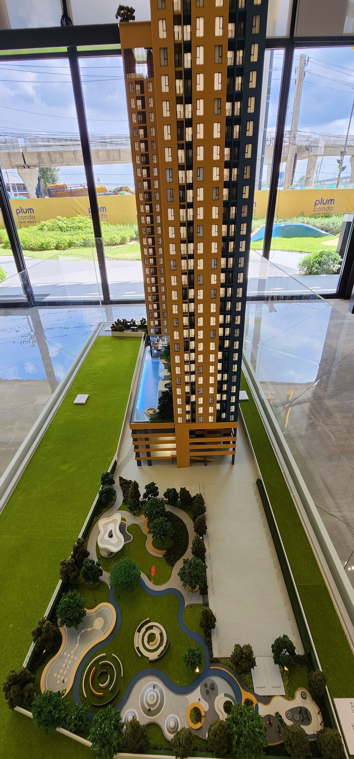 ขายดาวน์คอนโดนนทบุรี บางใหญ่ บางบัวทอง : ขายเท่าทุน เจ้าของขายเอง  ชั้น 8  ชั้นเดียวกับสระว่ายน้ำ และชั้น 6 ห้องตำแหน่งเทพสุดของโครงการ วิวสวน โล่งๆ ระเบียงทิศเหนือ หัวนอนตะวันออก