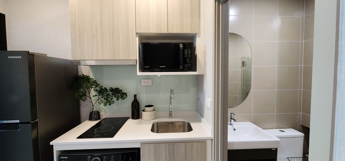 ขายดาวน์คอนโดนนทบุรี บางใหญ่ บางบัวทอง : ขายเท่าทุน เจ้าของขายเอง  ชั้น 8  ชั้นเดียวกับสระว่ายน้ำ และชั้น 6 ห้องตำแหน่งเทพสุดของโครงการ วิวสวน โล่งๆ ระเบียงทิศเหนือ หัวนอนตะวันออก