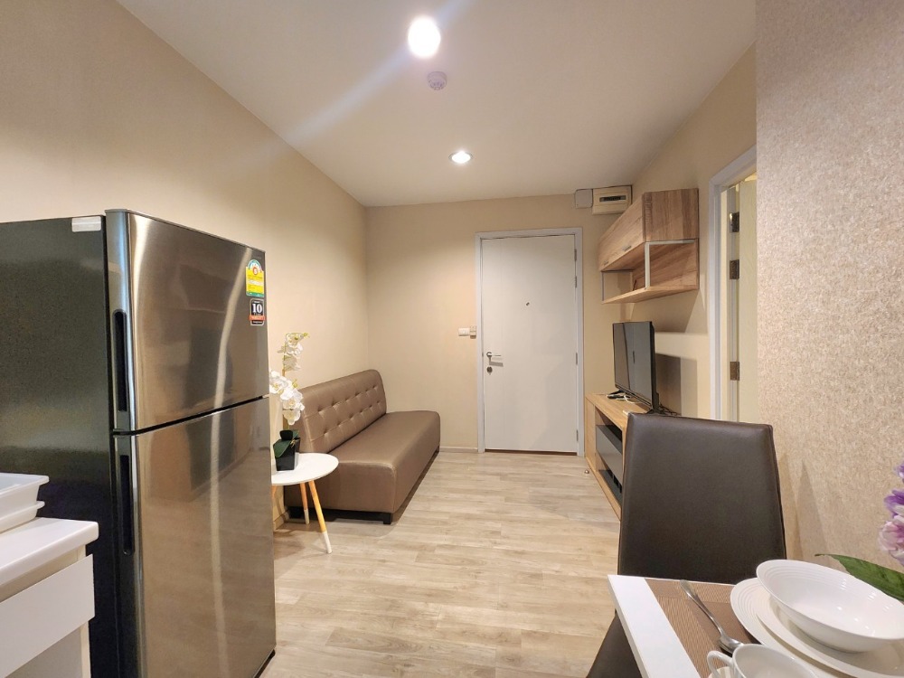 For RentCondoNonthaburi, Bang Yai, Bangbuathong : ** Status as shown in the cover photo. Room available ** For rent, beautiful room, comfortable decoration, Plum Condo, Central Station Phase 2 ** There is a washing machine, the east is not hot **