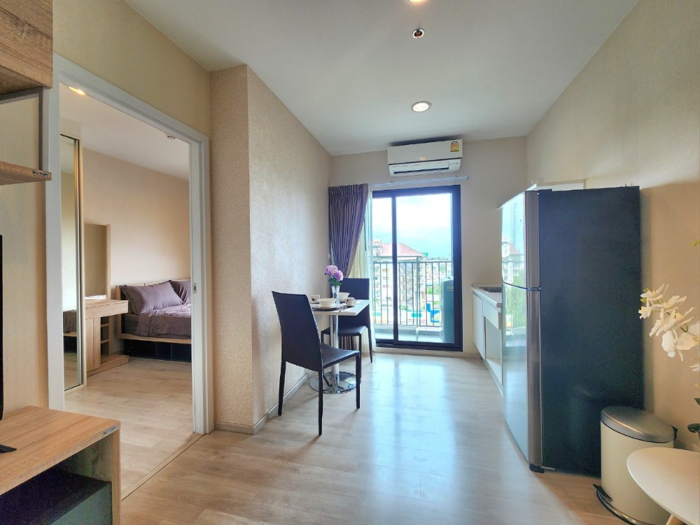 For RentCondoNonthaburi, Bang Yai, Bangbuathong : ** Status as shown in the cover photo. Room available ** For rent, beautiful room, comfortable decoration, Plum Condo, Central Station Phase 2 ** There is a washing machine, the east is not hot **