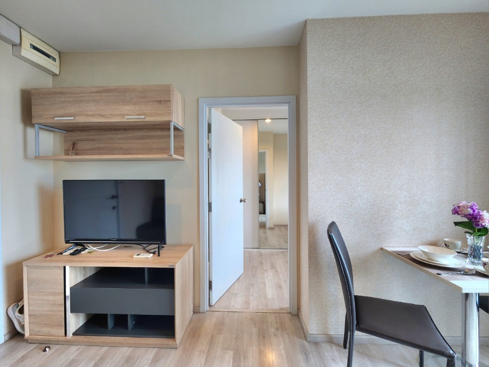 For RentCondoNonthaburi, Bang Yai, Bangbuathong : ** Status as shown in the cover photo. Room available ** For rent, beautiful room, comfortable decoration, Plum Condo, Central Station Phase 2 ** There is a washing machine, the east is not hot **