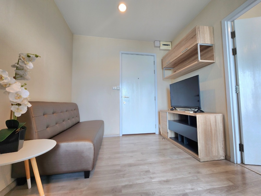 For RentCondoNonthaburi, Bang Yai, Bangbuathong : ** Status as shown in the cover photo. Room available ** For rent, beautiful room, comfortable decoration, Plum Condo, Central Station Phase 2 ** There is a washing machine, the east is not hot **