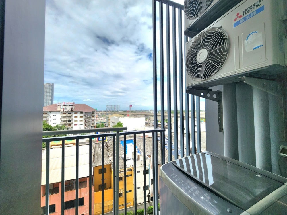 For RentCondoNonthaburi, Bang Yai, Bangbuathong : ** Status as shown in the cover photo. Room available ** For rent, beautiful room, comfortable decoration, Plum Condo, Central Station Phase 2 ** There is a washing machine, the east is not hot **